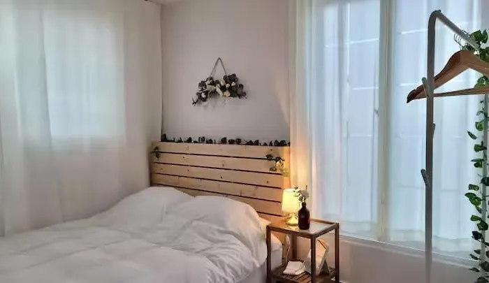 50 Off, Air Conditioner, 6 Minutes From Hongik Uni Sta, Airport Bus, Cleaning Fee 0, Elv, Parking, Blackout Curtains, Washing Machine, Dryer * Seúl