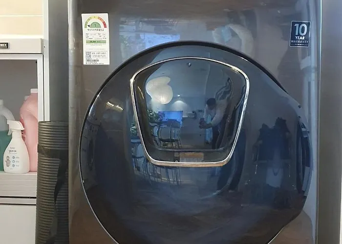 Apartamento 50 Off, Air Conditioner, 6 Minutes From Hongik Uni Sta, Airport Bus, Cleaning Fee 0, Elv, Parking, Blackout Curtains, Washing Machine, Dryer Seúl