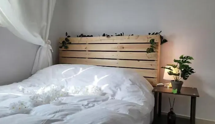 50 Off, Air Conditioner, 6 Minutes From Hongik Uni Sta, Airport Bus, Cleaning Fee 0, Elv, Parking, Blackout Curtains, Washing Machine, Dryer *