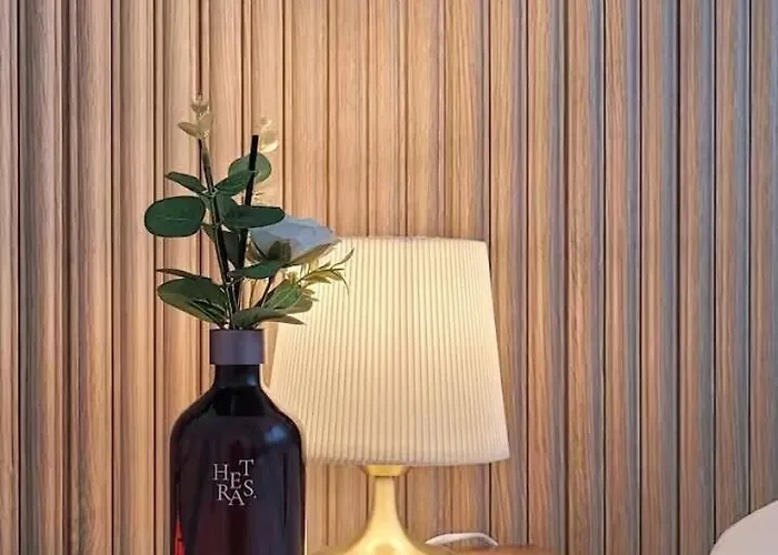 50 Off, Air Conditioner, 6 Minutes From Hongik Uni Sta, Airport Bus, Cleaning Fee 0, Elv, Parking, Blackout Curtains, Washing Machine, Dryer Seúl