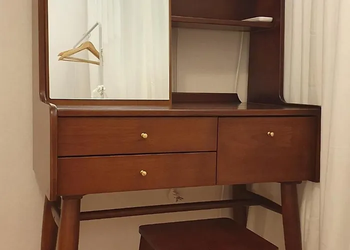 50 Off, Air Conditioner, 6 Minutes From Hongik Uni Sta, Airport Bus, Cleaning Fee 0, Elv, Parking, Blackout Curtains, Washing Machine, Dryer Seúl