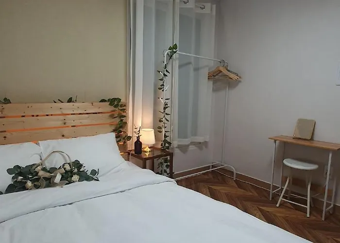Apartamento 50 Off, Air Conditioner, 6 Minutes From Hongik Uni Sta, Airport Bus, Cleaning Fee 0, Elv, Parking, Blackout Curtains, Washing Machine, Dryer Seúl