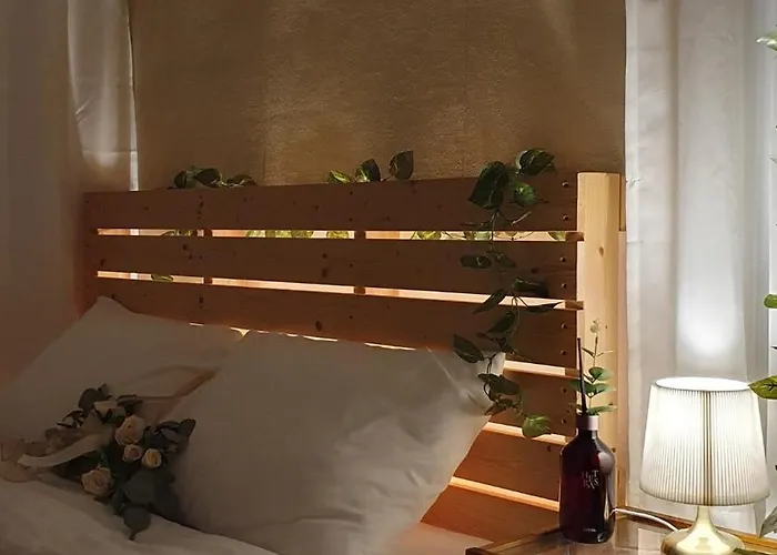 50 Off, Air Conditioner, 6 Minutes From Hongik Uni Sta, Airport Bus, Cleaning Fee 0, Elv, Parking, Blackout Curtains, Washing Machine, Dryer * Seúl
