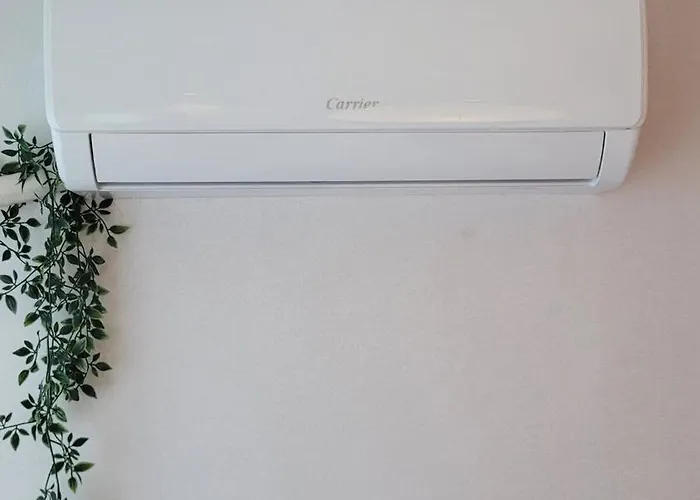 50 Off, Air Conditioner, 6 Minutes From Hongik Uni Sta, Airport Bus, Cleaning Fee 0, Elv, Parking, Blackout Curtains, Washing Machine, Dryer * Seúl